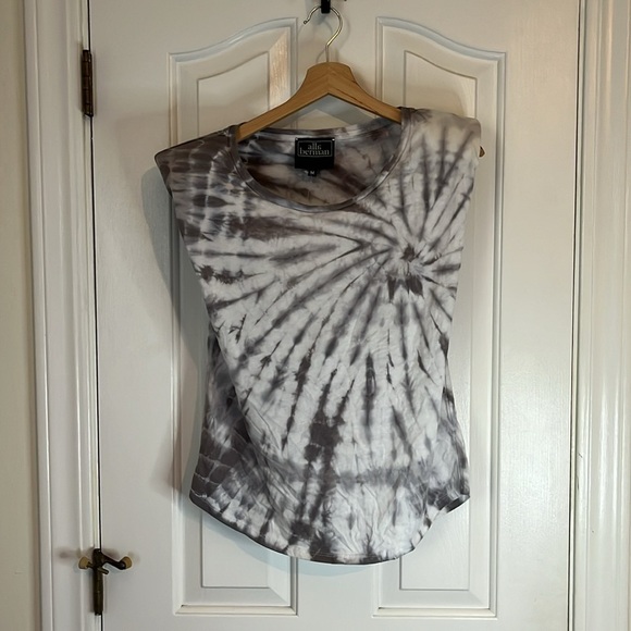 NWT Alla Berman | Tylar Top Tie Dye Scoop Neck Shoulder Padding Cotton Tee Med - Picture 2 of 7